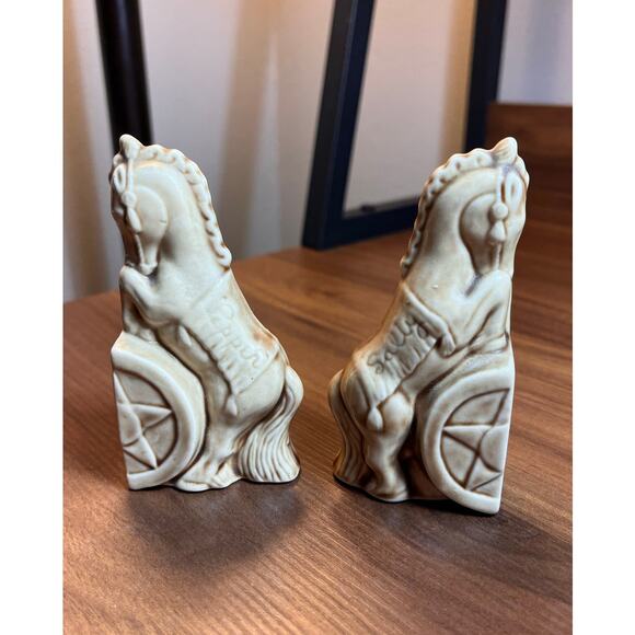 Vintage Horse Salt & Pepper Shakers Wagon Wheel Design Ceramic Tan Pair - Picture 2 of 5